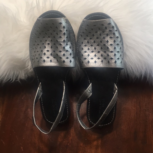 Sandals - Picture 3 of 6